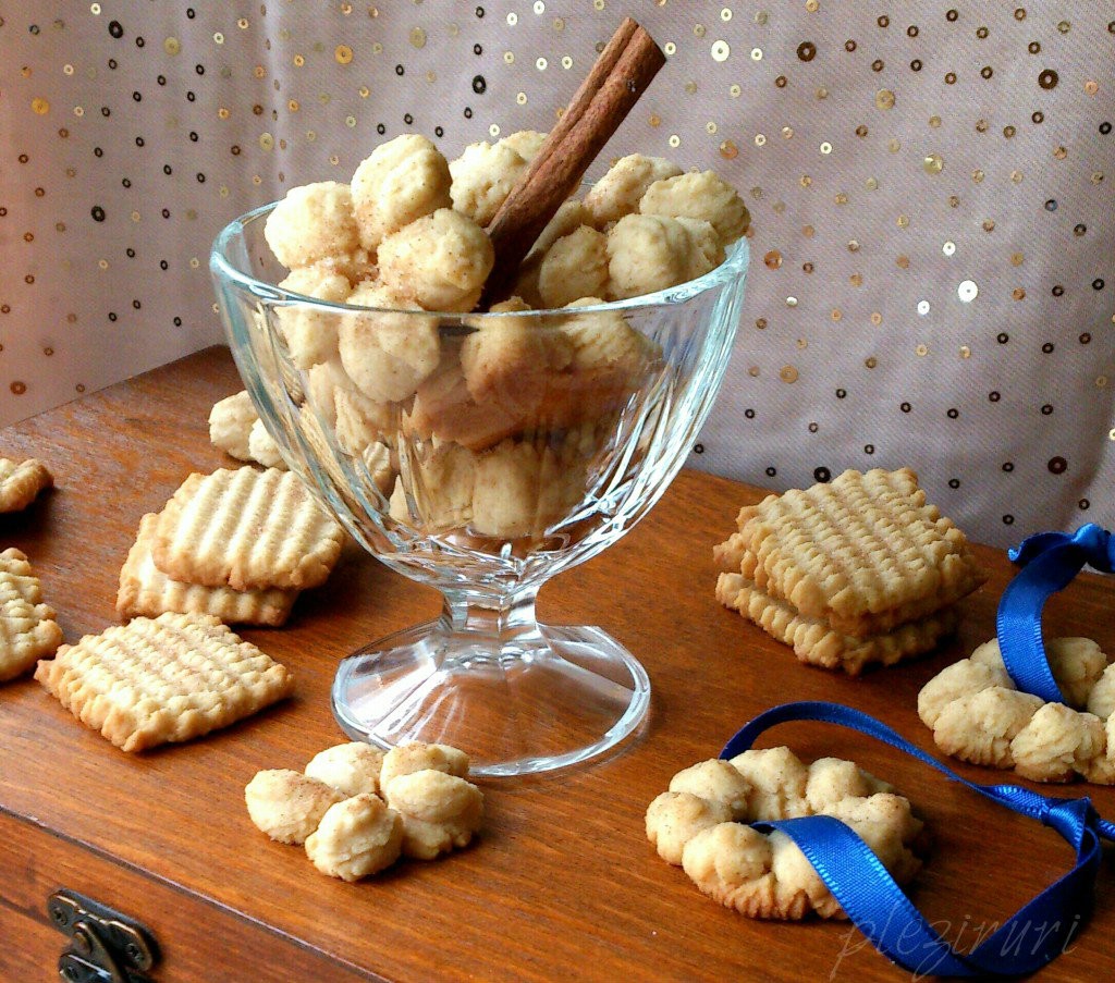 Biscuiti spritati cu scortisoara