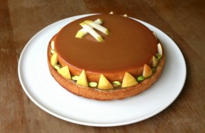 Tarta cu pere si crema caramel